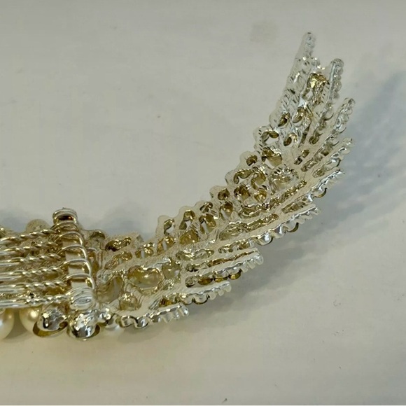 Large Silver Pearl and Crystal
Rhinestones Hair Comb Formal Occasions - Picture 2 of 9
